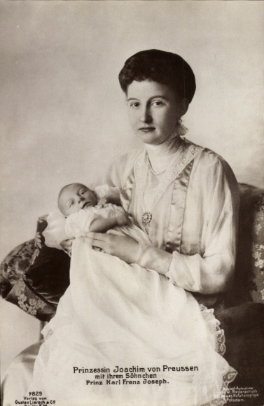 Ak Prinzessin Joachim von Preußen, Marie Auguste von Anhalt, Prinz Karl Franz Joseph