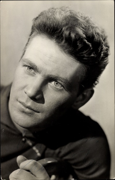 Ak Schauspieler Ulrich Thein, DEFA Film, Berliner Romanze, Hotelboy Ed Martin