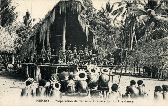 Ak Papua Neuguinea, Volk der Mekeo, Vorbereitung zum Tanz, Kopfschmuck