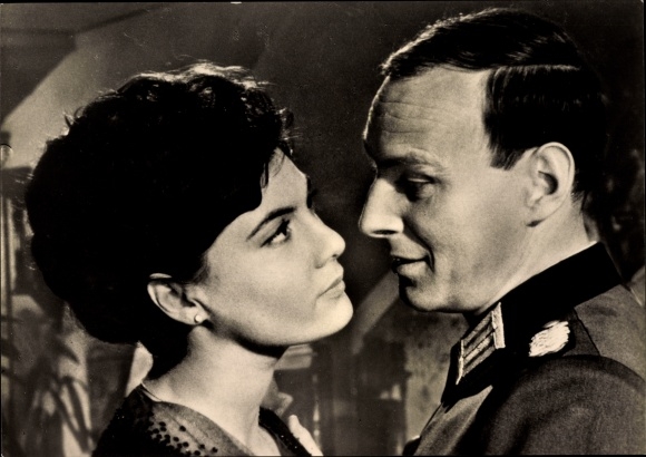 Ak Schauspieler Margit Bara und Hannjo Hasse, Mitternachtsmesse, Filmszene