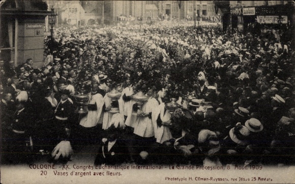 Ak Köln, XX. Int. Eucharistischer Kongress 1909, Große Prozession, Silbervasen mit Blumen