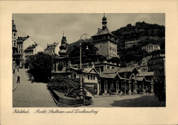Ak Karlovy Vary Karlsbad Stadt, Markt, Stadtturm und Dreikreuzberg