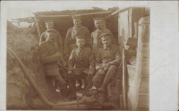 Foto Ak Deutsche Soldaten, Schützengraben, I. WK