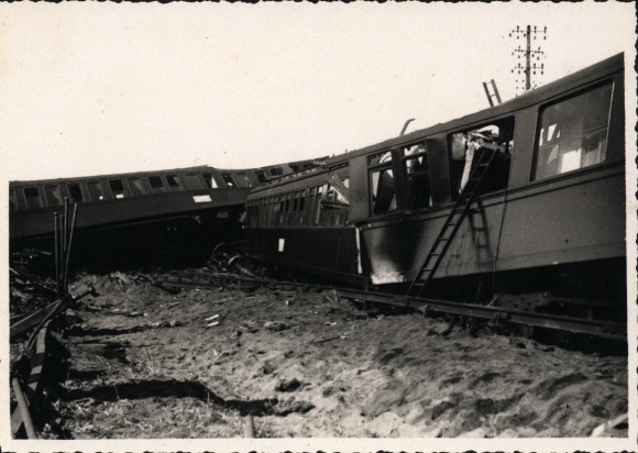 Foto Frankreich, Eisenbahn-Unglück, Verkehrsunfall