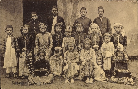 Ak Singapur, Einheimische in Trachten, Kinder