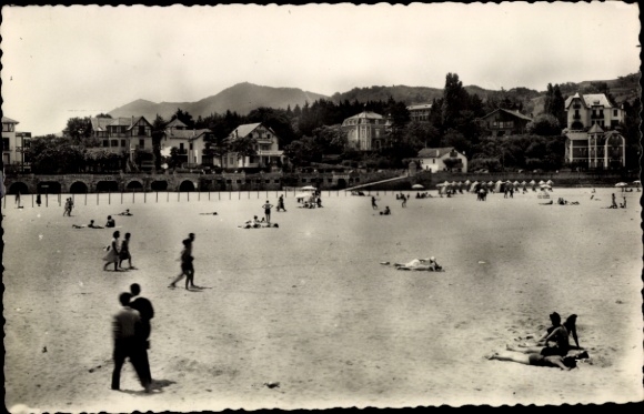 Ak Hondarribia Fuenterrabia Baskenland, Strand, Menschen am Wasser, Häuser im Hintergrund, Miguel