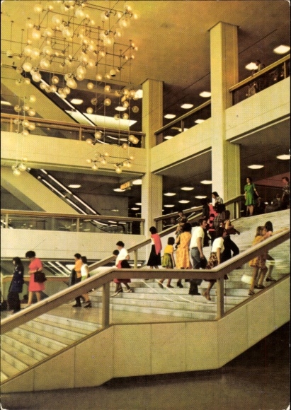 Ak Berlin Mitte, Palast der Republik, Besucher