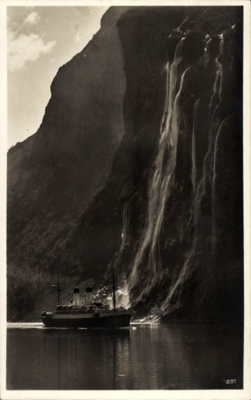 Ak Norwegen, Sieben Schwestern Wasserfall, Fjord, Dampfer