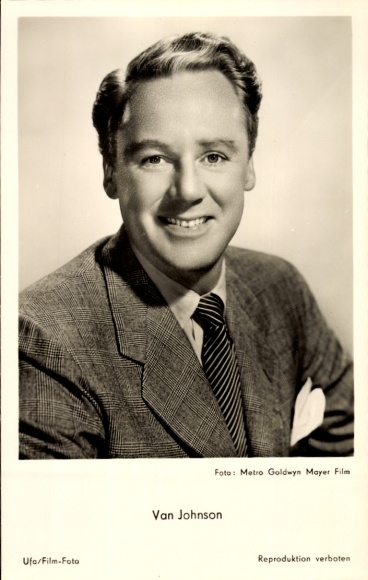 Ak Schauspieler Van Johnson, Portrait im Anzug, Ufa Film