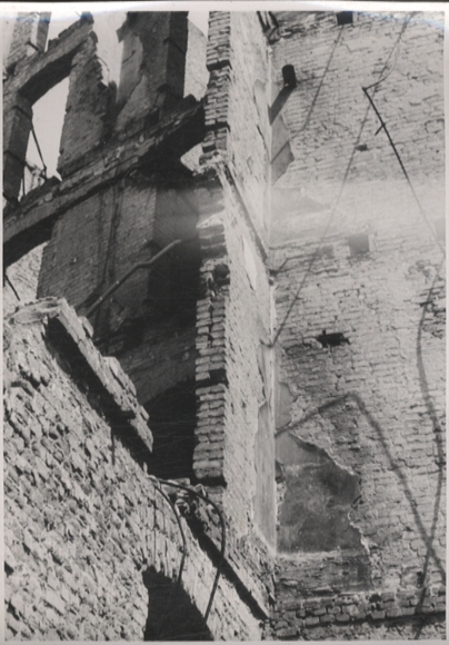 Original Foto Berlin Schöneberg, zerstörtes Haus in der Eisenacher Straße 121, um 1945/46