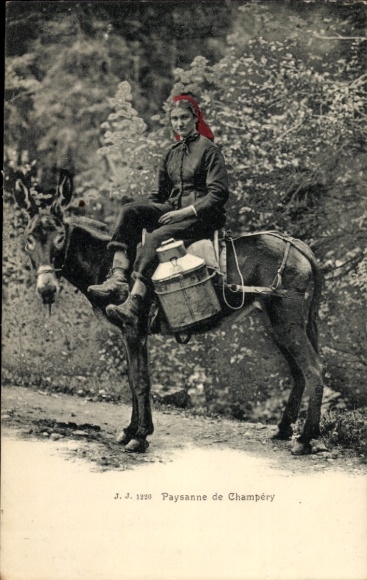 Ak Champéry Kt. Wallis Schweiz, Paysanne, Frau in Trachten, Esel
