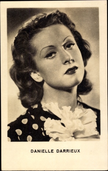 Ak Schauspielerin Danielle Darrieux, Portrait