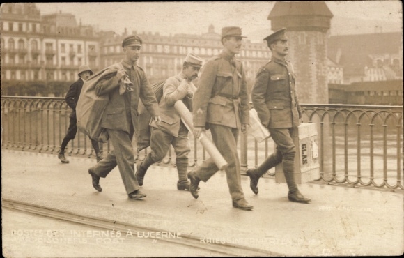 Ak Lucerne Luzern Stadt Schweiz, Soldaten in Uniform, Brücke,   