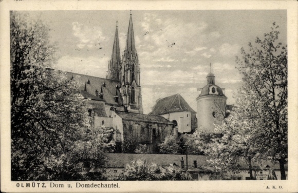 Ak Olomouc Olmütz Stadt, Dom, Domdechantei, Bäume, Wolken, Schwarz-Weiß-Foto