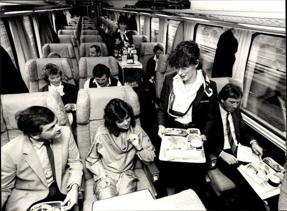 Foto Deutsches Passagierflugzeug, Lufthansa, Flugbegleiterin