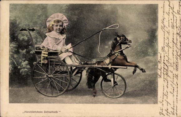 Ak Herzblättchens Zeitvertreib, kleines Mädchen auf einer Kutsche, Spielzeugpferd