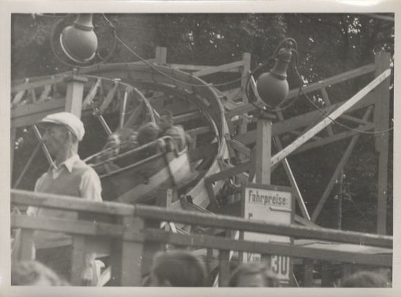 Original Foto Berlin Treptow, Vergnügungspark, Karussell, um 1947