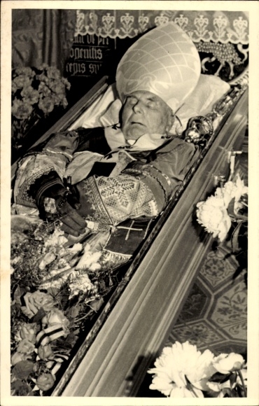 Ak Erzbischof Michael von Faulhaber, Aufbahrung 1952