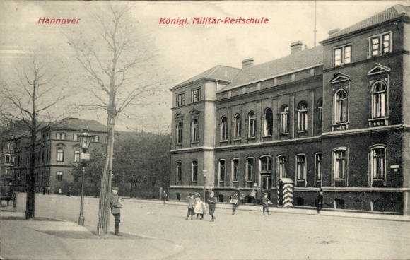 Ak Hannover,  Königlich Militär-Reitschule, Straßenansicht, Bäume, Laternen