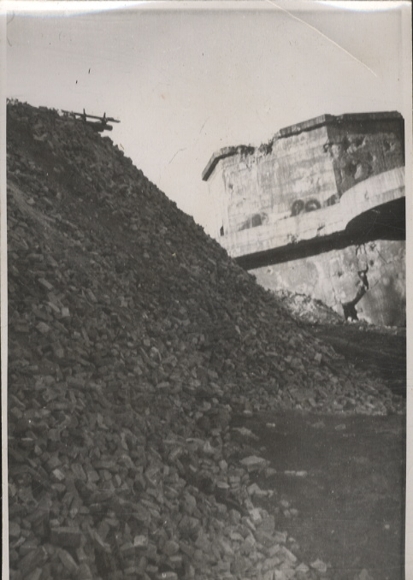 Original Foto Berlin Friedrichshain, Volkspark, Bunkerberg, Bunker, um 1946, 12x17 cm
