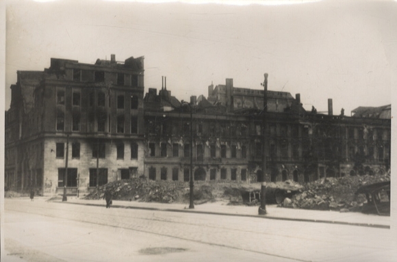 Original Foto Berlin Kreuzberg, zerstörtes Gebäude der Landesrentenbank, um 1945/46