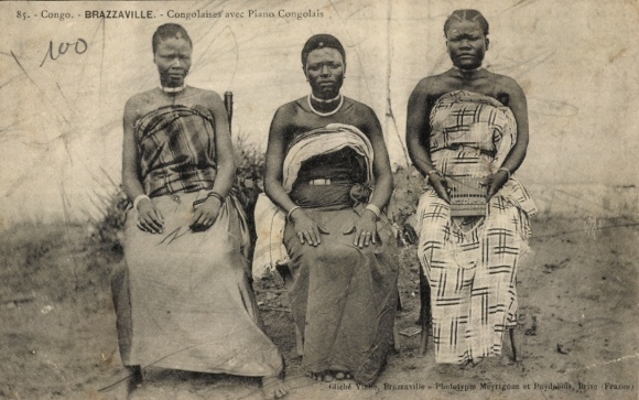 CPA Brazzaville, Congo français, Congolaises avec Piano Congolais