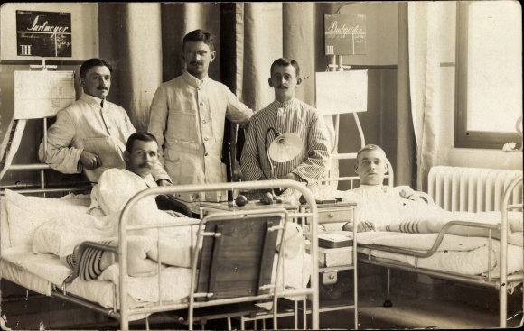 Foto Ak Hamburg Nord Barmbek, Männer im Krankenhaus, Krankenzimmer