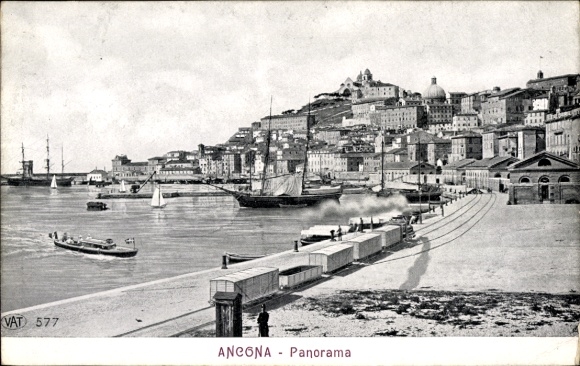 Ak Ancona Marche, Panorama von  Hafenansicht, Schiffe, Küstenlinie