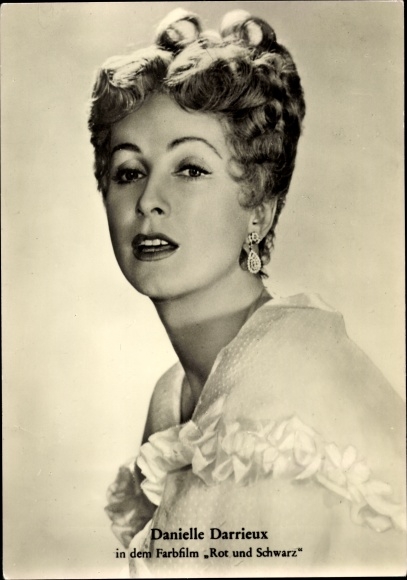 Ak Schauspielerin Danielle Darrieux, aus dem Film Rot und Schwarz, Portrait