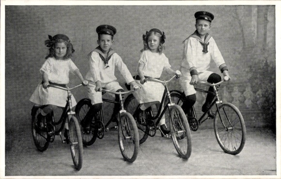 Ak Gohlis Leipzig in Sachsen, Kinder auf Fahrrädern, Adalbert Poethke, Gothaer Str. 34
