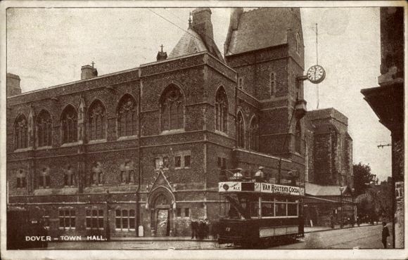 Ak Dover Kent England, Dover Town Hall, Straßenbahn, Uhr,  Architektur