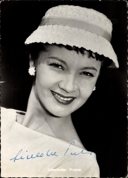 Ak Schauspielerin Liselotte Pulver, Portrait, Autogramm