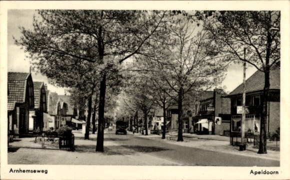 Ak Apeldoorn Gelderland , Arnhemseweg, Bäume, Häuser, Straße, 