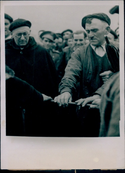 Foto Frankreich, Betende Menschen, Männer