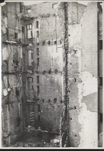 Original Foto Berlin Prenzlauer Berg, Schneidemühler Straße 16, Hinterhof, um 1945/46