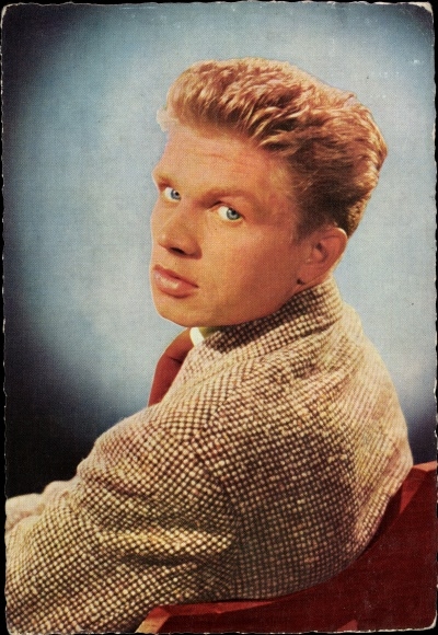 Ak Schauspieler Hardy Krüger, Schulterblick