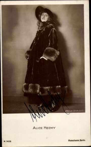 Ak Schauspielerin Alice Hechy, Portrait, Pelzmantel, Autogramm