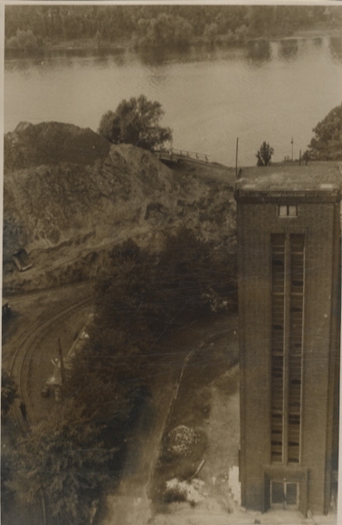 Original Foto Berlin Lichtenberg, Heizkraftwerk Klingenberg, Blick zur Spree, um 1946, ca. 12x17 cm