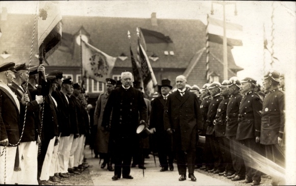 Foto Ak von Hindenburg, Besuch am Sylt, Empfang, Veteranen