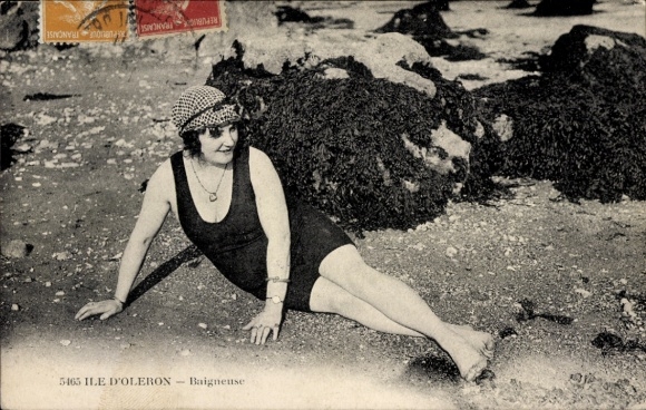 Ak Oléron Charente Maritime, Frau am Strand, Bademode
