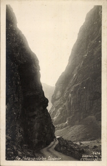 Ak Norangsdal Norangsdalen Norwegen,  schmale Schlucht, kurvenreiche Straße, Schwarz-Weiß-Foto