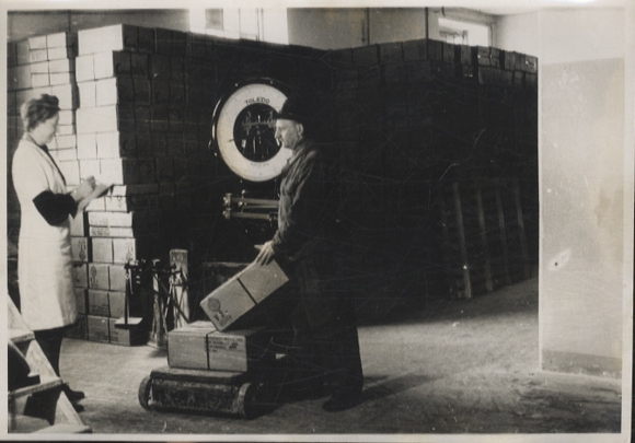 Original Foto Berlin Weißensee, Bezirksamt, Lagerhalle, um 1948