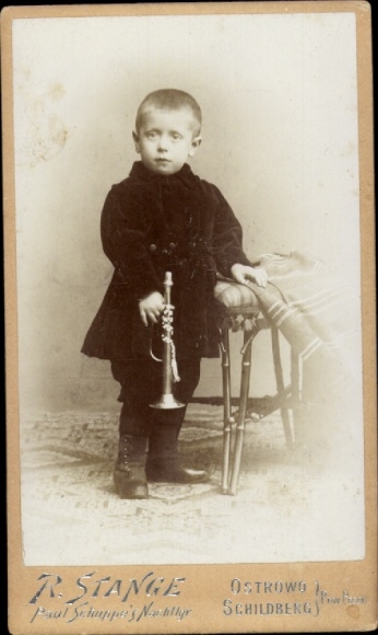 CdV Kinderportrait, kleiner Junge mit Spielzeugtrompete, Fotograf R. Stange, Ostrowo, Schildberg
