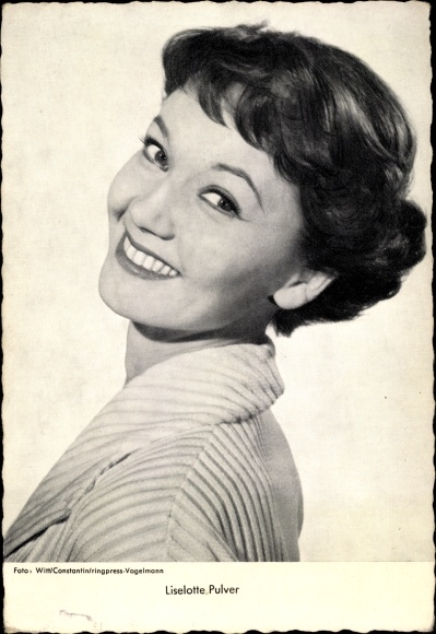 Ak Schauspielerin Liselotte Pulver, Portrait