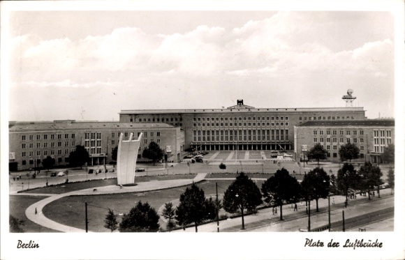 Ak Berlin Tempelhof,  Platz der Luftbrücke,  Architektur, 