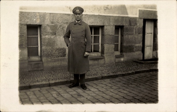 Foto Ak Nysa Neisse Schlesien, Mann in Uniform, 1930