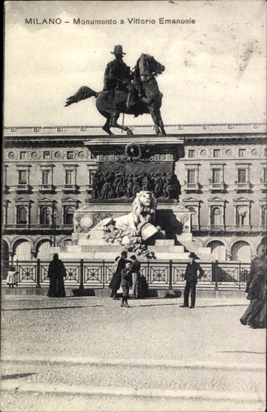 Ak Milano Mailand Lombardia, Reiterstatue, Monumento a Vittorio Emanuele,  Menschen auf der Straß