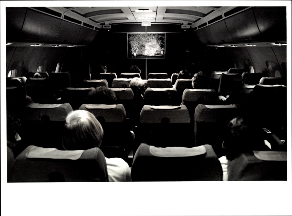 Foto Deutsches Passagierflugzeug, Airbus A300 B4, Bordkino, Lufthansa