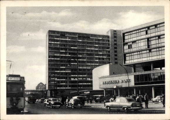 Ak Berlin Charlottenburg, zwischen Bahnhof Zoo und Budapester Straße, Kino, Berliner Bank, Hochhaus