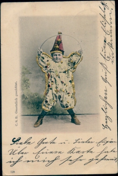 Glitzer Ak Kind als Harlekin, Standportrait mit Reifen